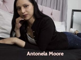 Antonela_Moore