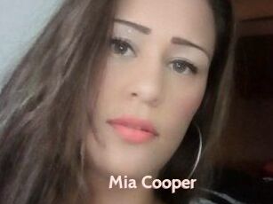 Mia_Cooper