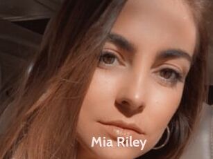 Mia_Riley