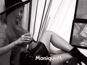 MoniqueM