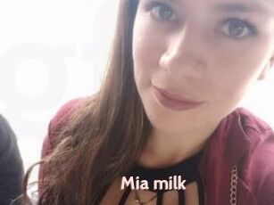 Mia_milk